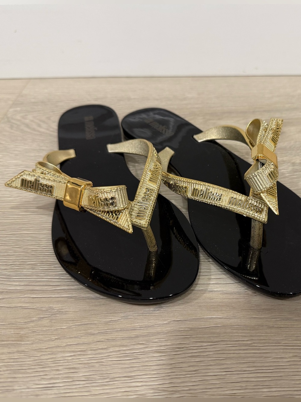 Melissa Women's Gold Bow Thong Sandals with Black Footbed